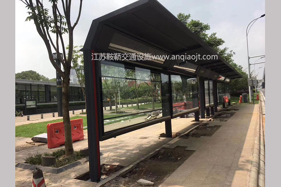 河北保定公交候車(chē)亭案例