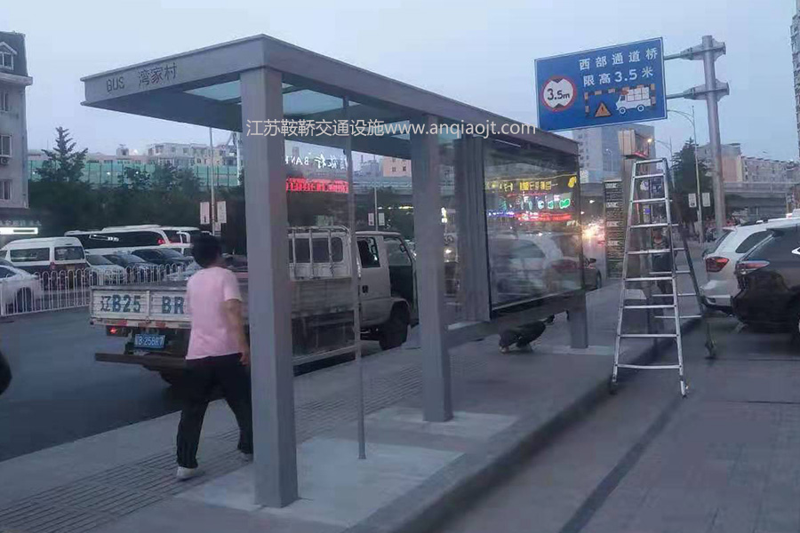 公交候車(chē)亭站臺