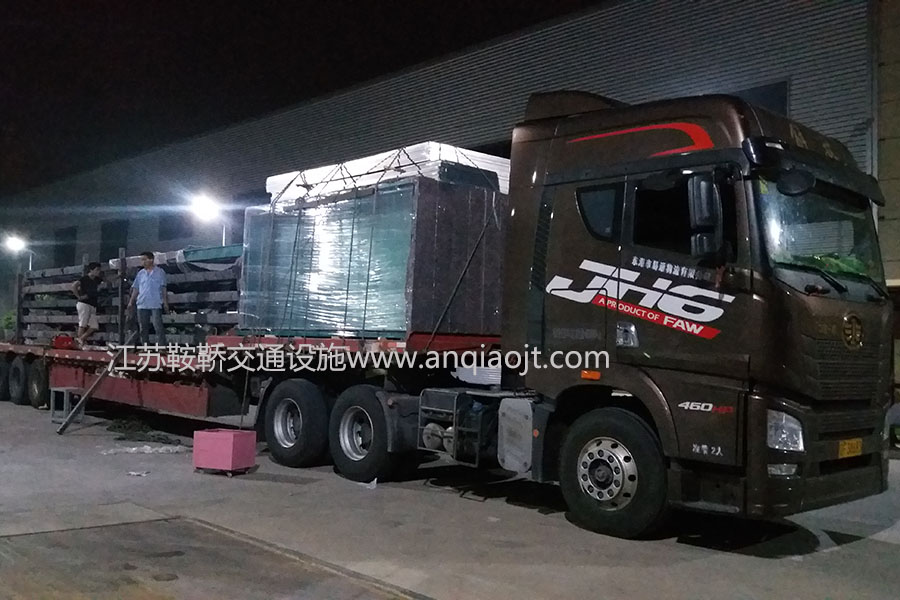 大連公交車(chē)候車(chē)亭站臺